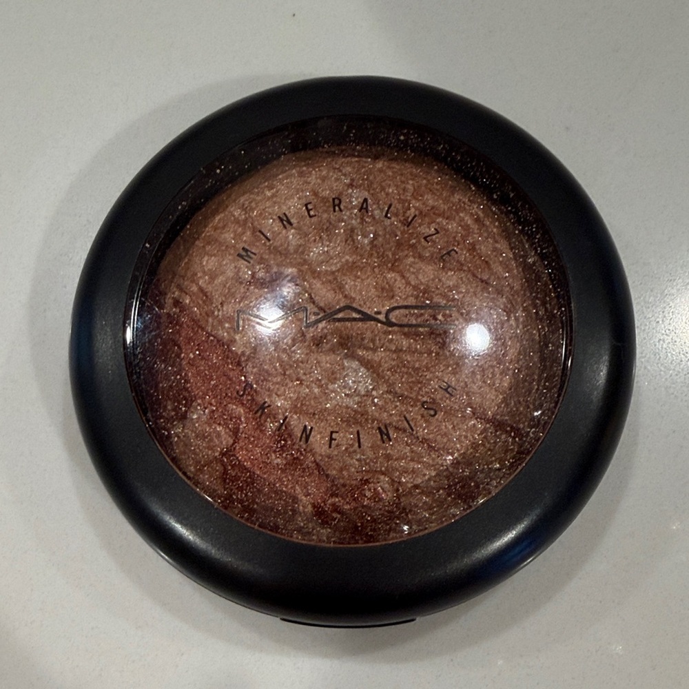 MAC Cosmetics Mineralize Skinfinish - Shimmering Brown “Naked You”